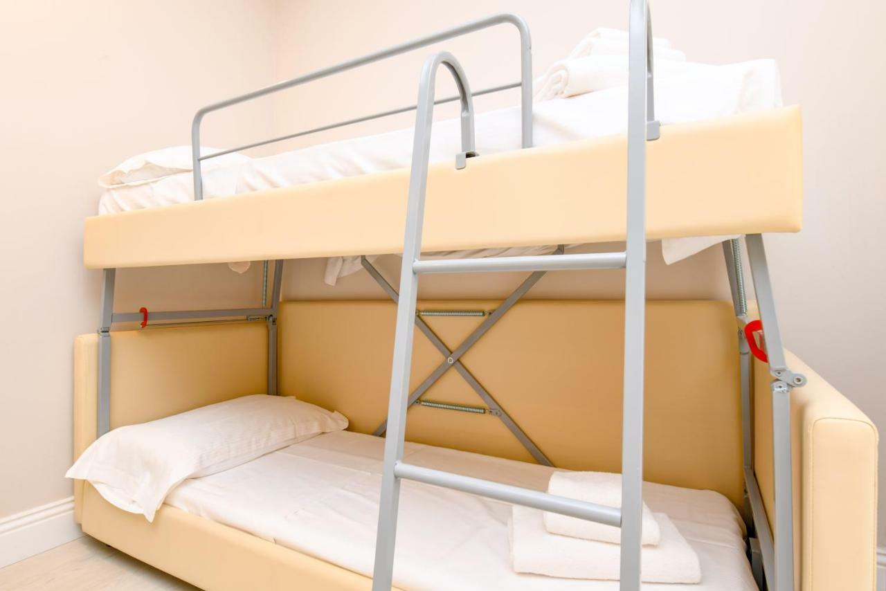 호텔 올리베토 데센자노델가르다 외부 사진